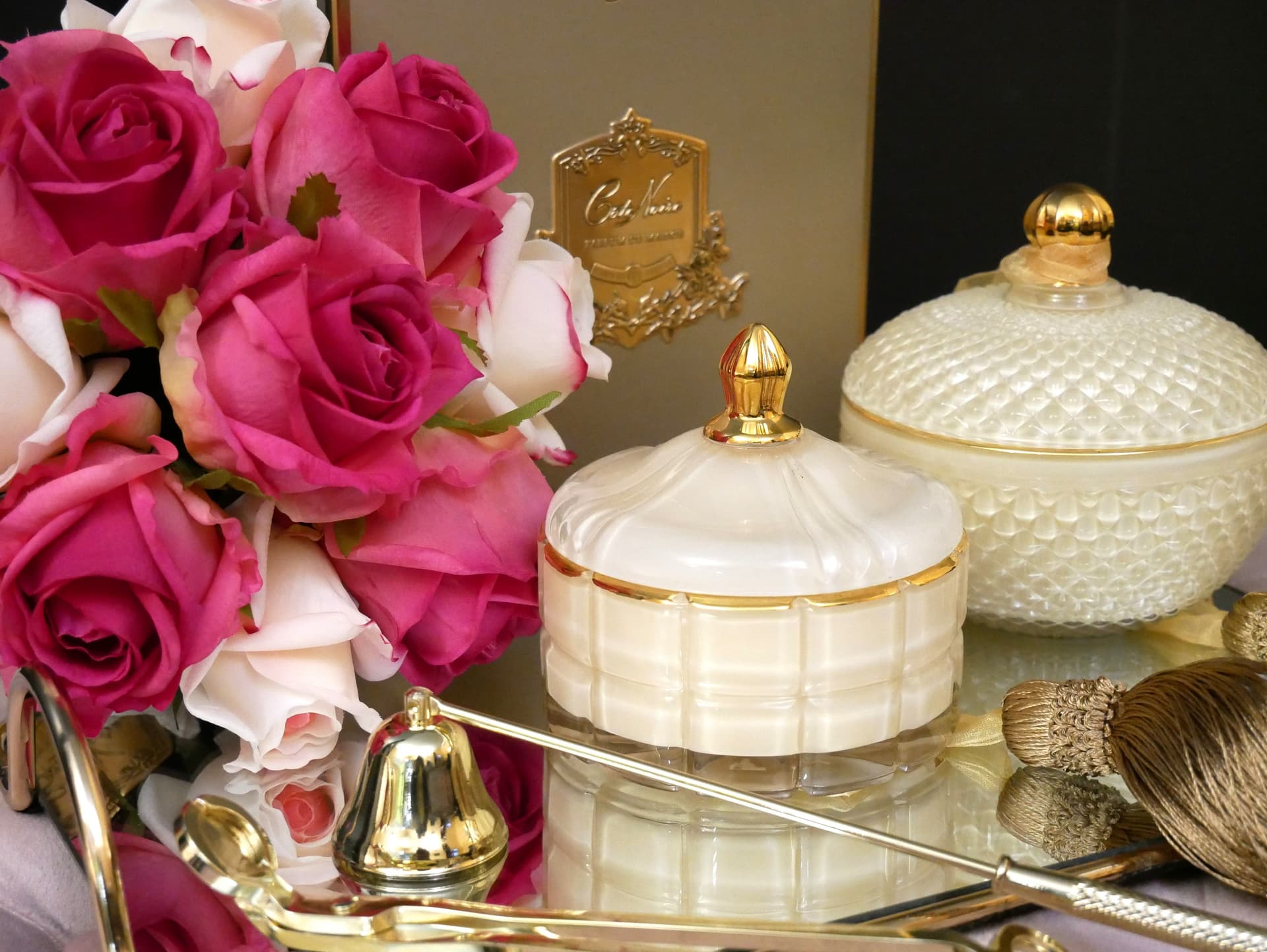 Round Art Deco Candle — Cream & Gold, Blonde Vanilla — Cote Noire luxury furniture at Gloria, Iraq