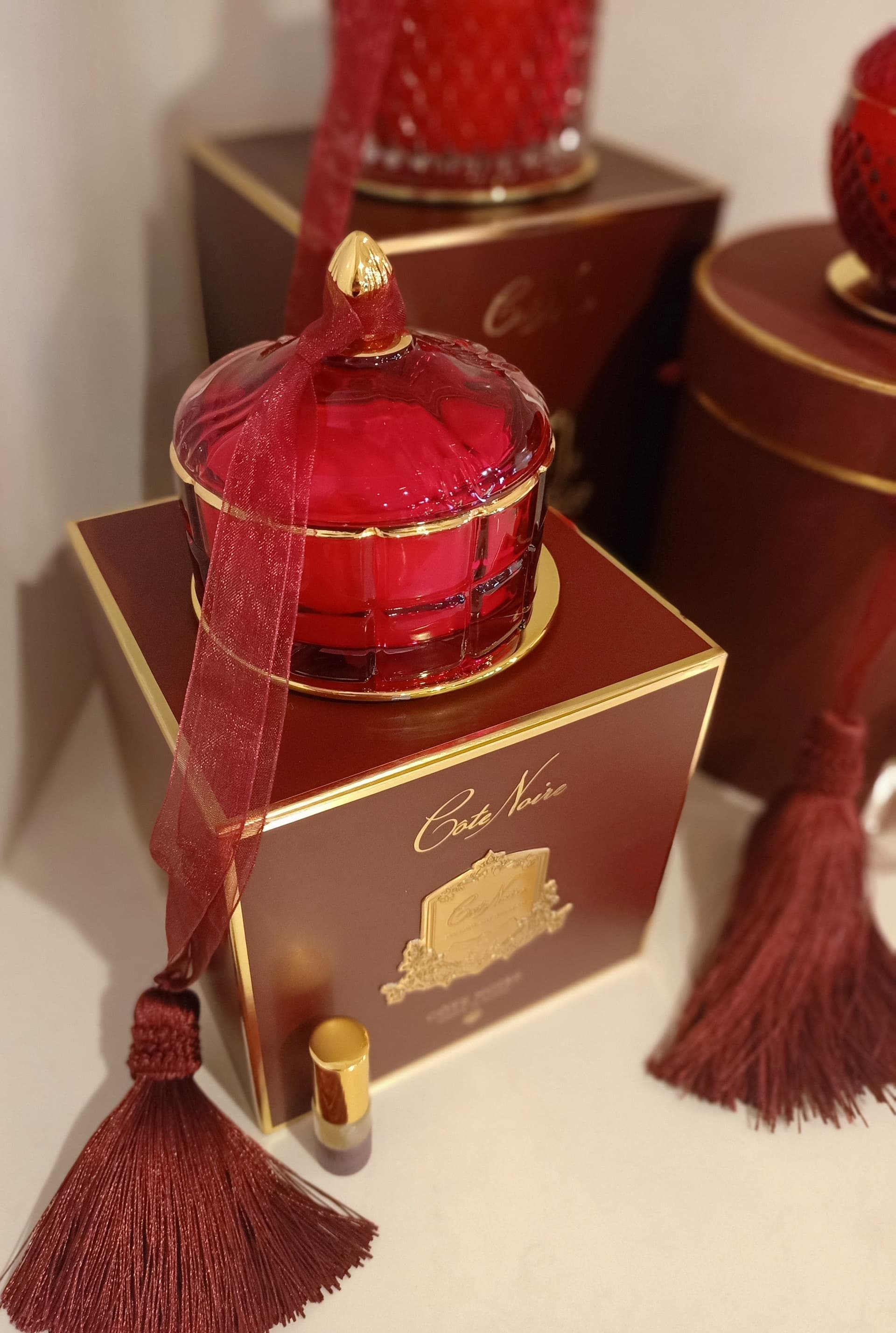Round Art Deco Candle — Red & Gold, Rose Oud — Cote Noire luxury furniture at Gloria, Iraq