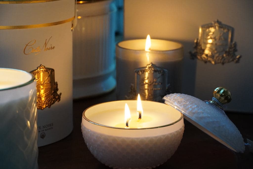 Round Art Deco Candle — White & Gold, Jasmine Flower Tea thumbnail 2