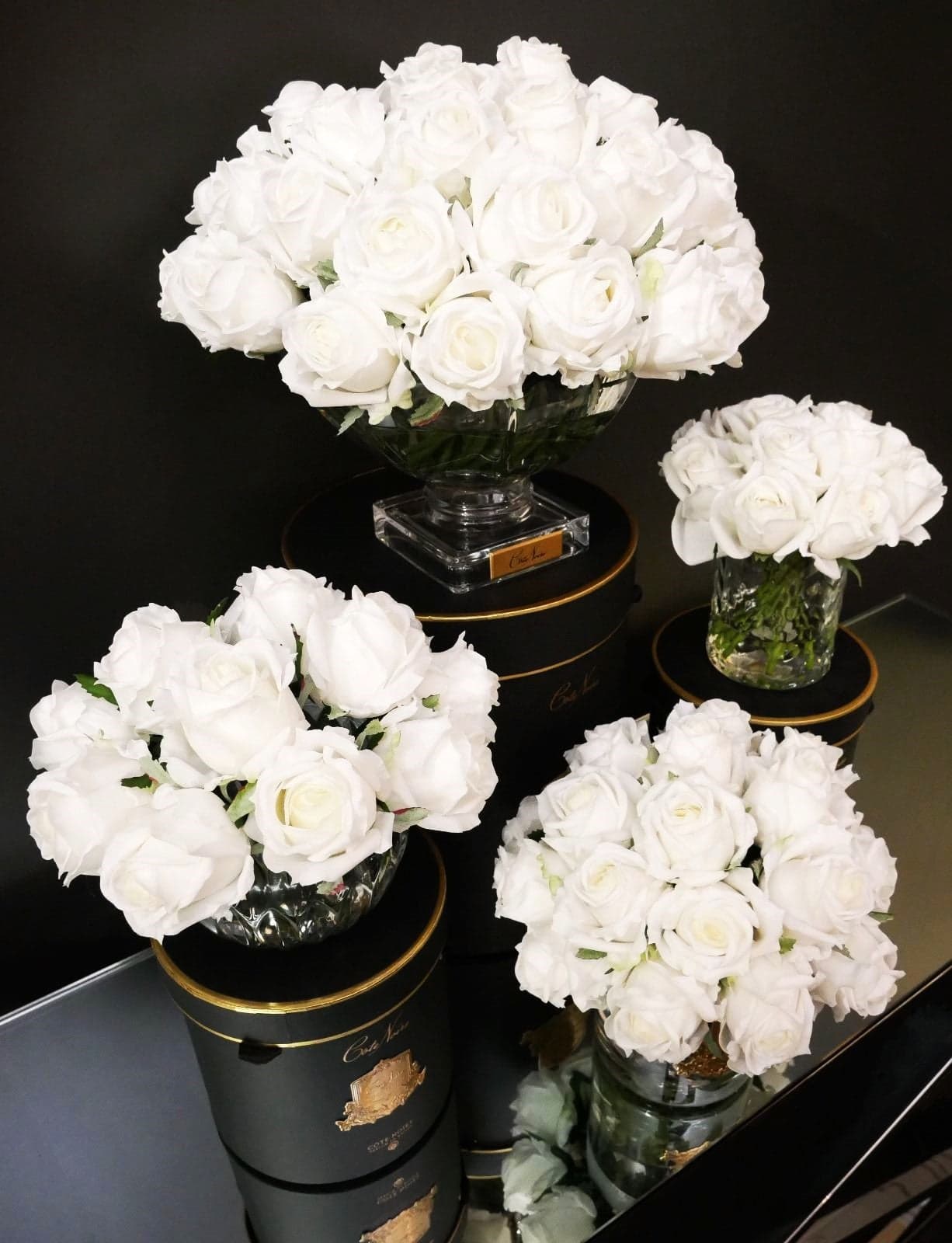 Centrepiece 37 Rose Bud Bouquet — White with Gold Badge thumbnail 2