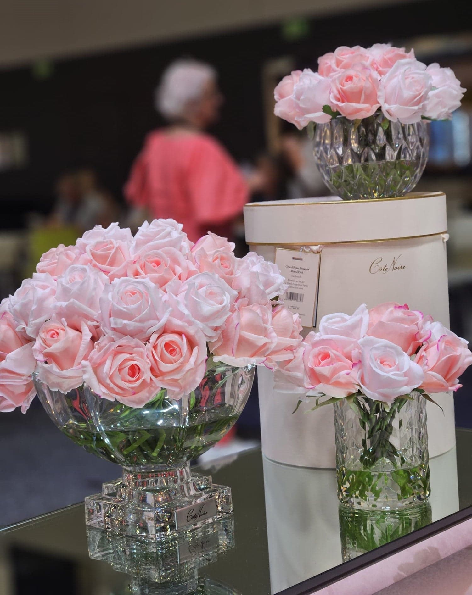 Grand Rose Bud Bouquet — Mixed Pink with Gold Badge thumbnail 3