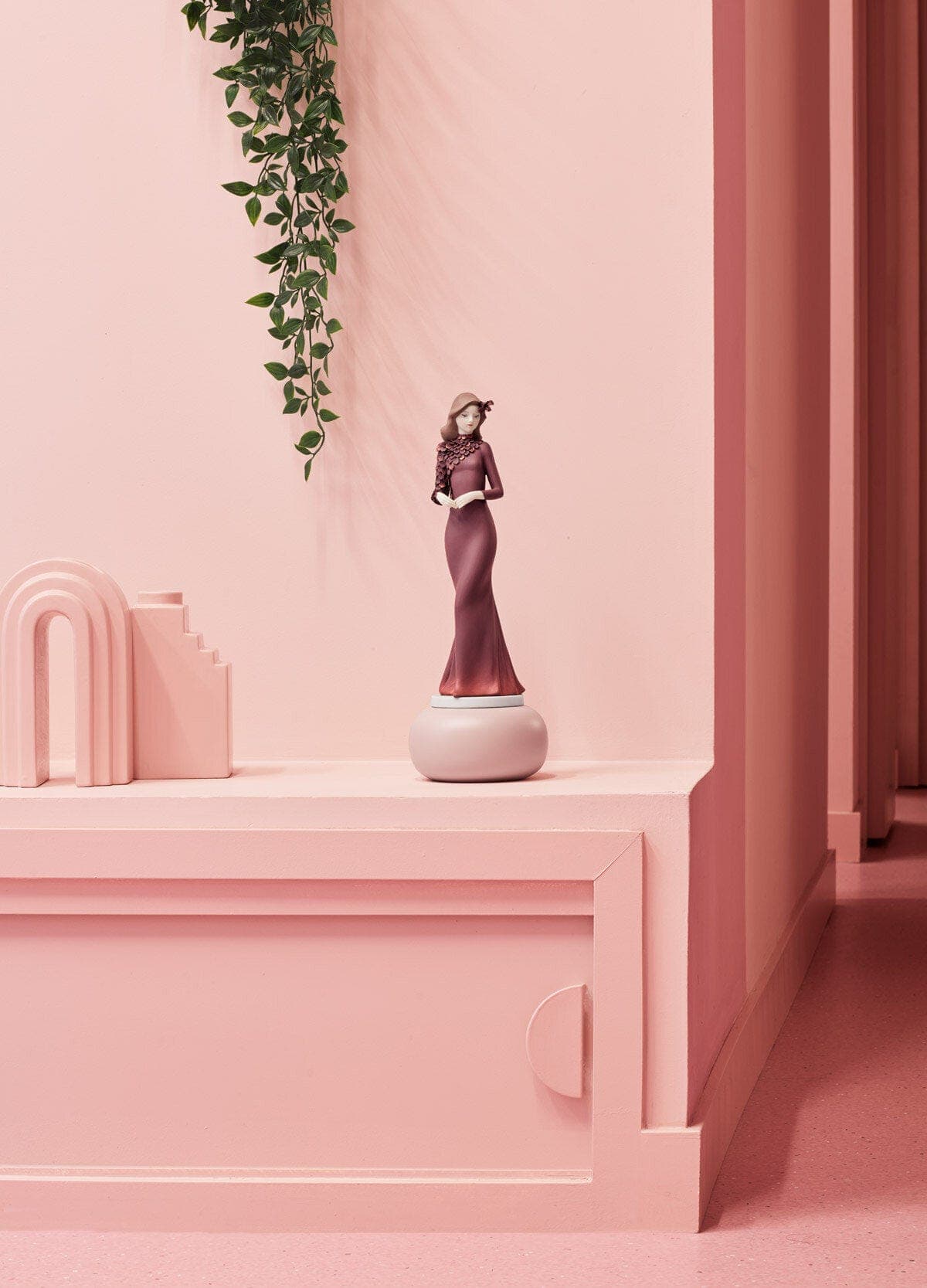 Haute Allure Timeless style Sculpture. Limited Edition thumbnail 4