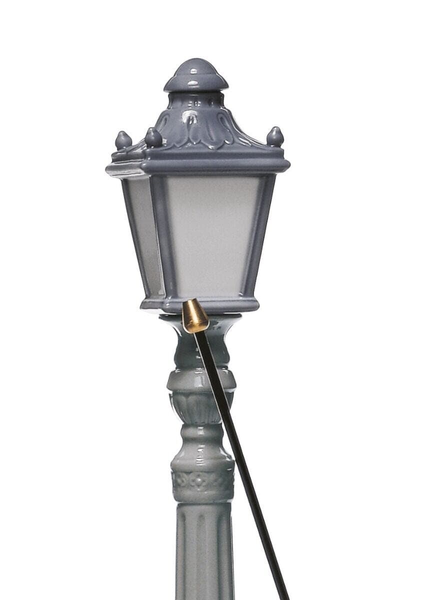 Lamplighter Figurine thumbnail 4