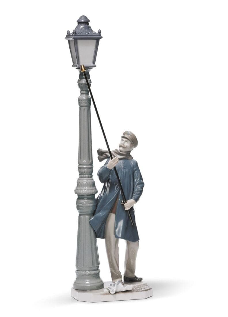Lamplighter Figurine thumbnail 2